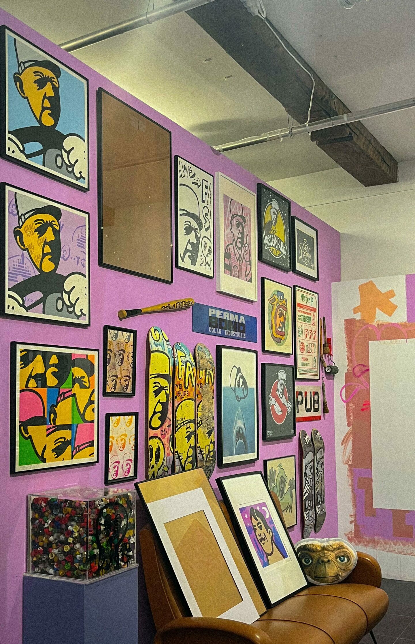 Le montage de l’exposition “Mister P and Friends” à la maison Folie hospice d’Havré